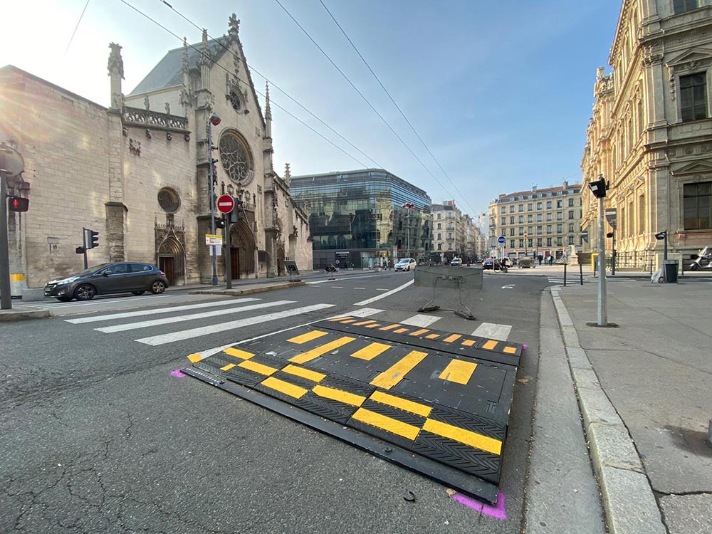 OVERBLOCK - Mairie de Lyon, axe routier bloqué